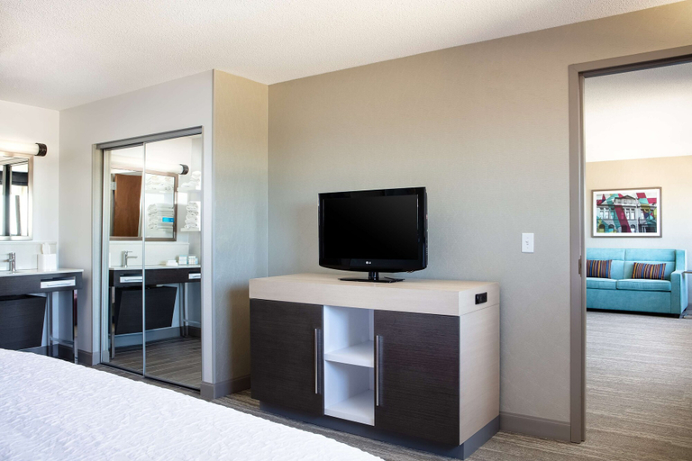 Bedroom 3, Hampton Inn Freeport, Stephenson