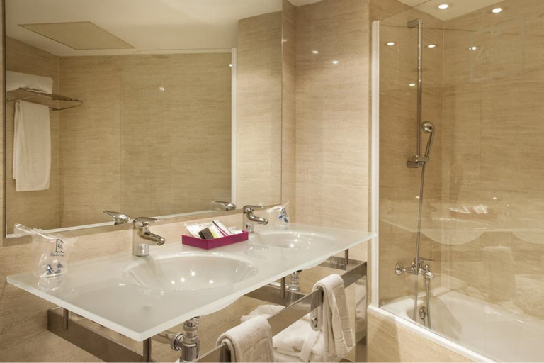 Bathroom 5, Hotel Zenit Lleida, Lleida