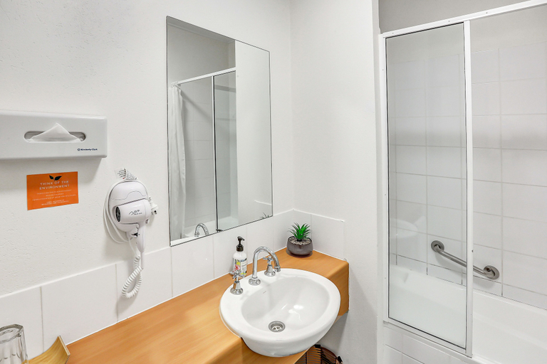 Bathroom 4, Coral Tree Inn, Cairns