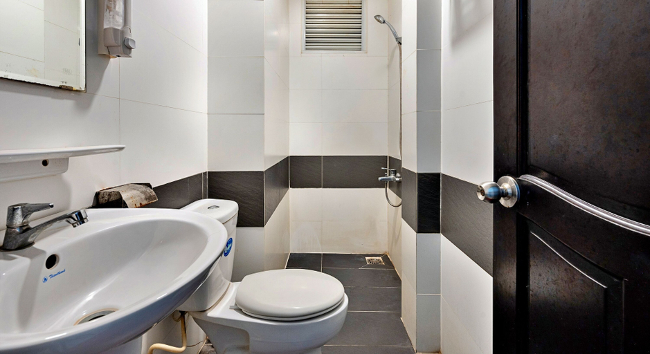 Bathroom 3, HANZ Hoa Hong Hotel, Tan Phu