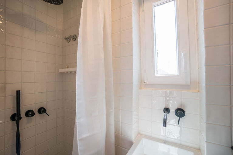 Bathroom 3, Madragoa Studio 3, Lisbon