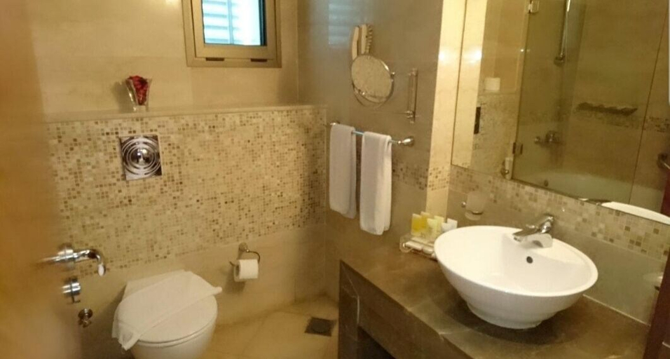 Bathroom 5, Kings Suite Hotel, Beirut