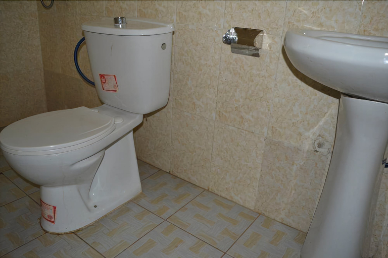 Bathroom 5, Wailers Lodge, Kicukiro