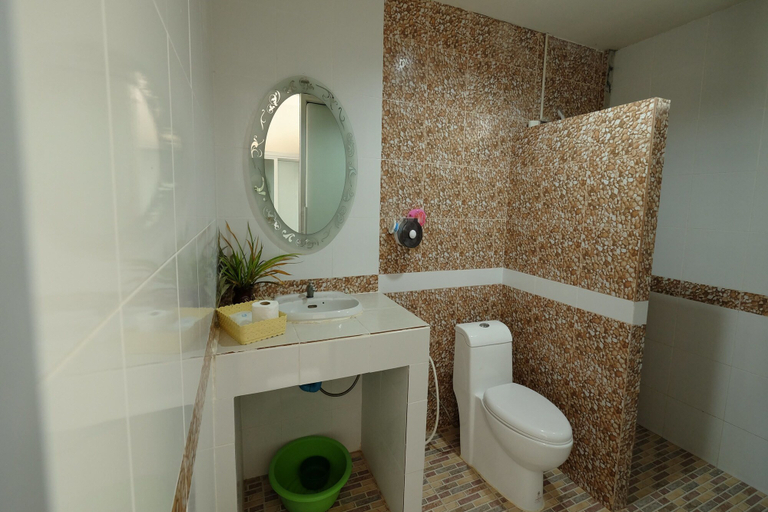 Bathroom 3, Mananchaya Resort, Ao Luk