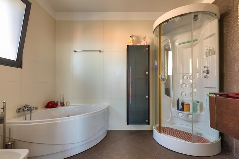 Bathroom 4, Shepard Villa, Funchal
