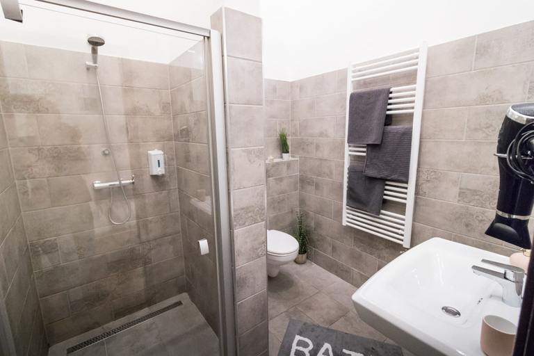 Bathroom 4, Real Apartments Klauzal II, Budapesti