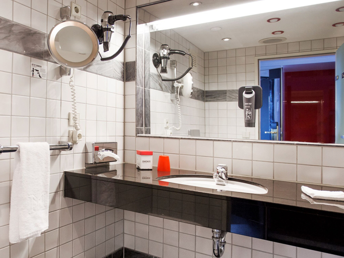 Bathroom 5, DORMERO Hotel Villingen-Schwenningen, Schwarzwald-Baar-Kreis
