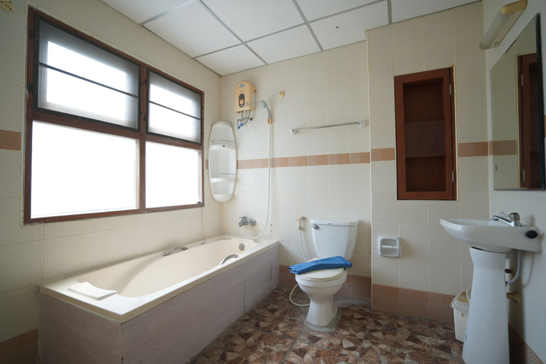 Bathroom 4, Green Beach Pattaya, Pattaya