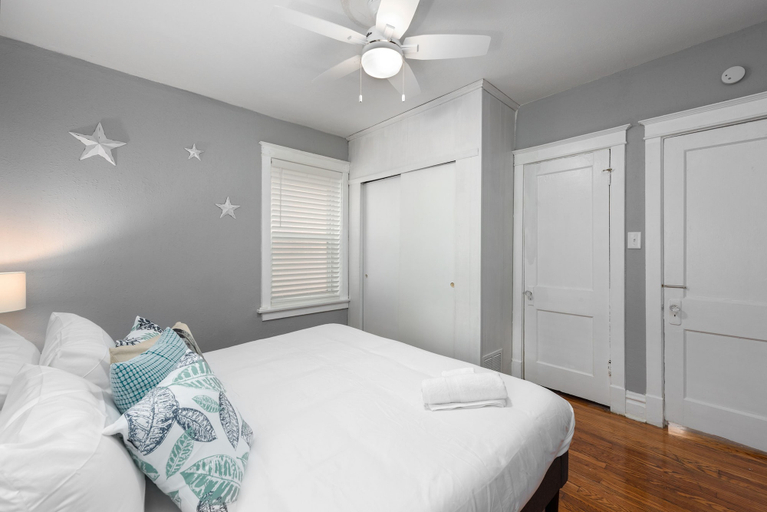 Bedroom 2, Central Garden Getaways Corp Rentals by NamaStay, Saint Louis