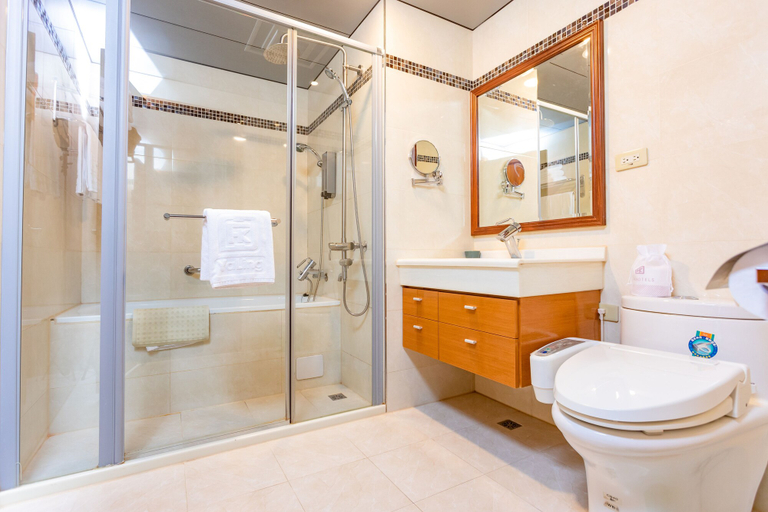 Bathroom, Yaling Hotel, Penghu