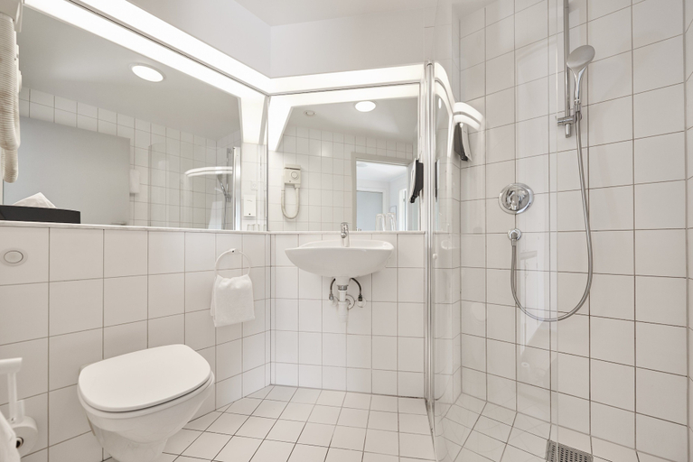 Bathroom 5, Hotel Marina, Rudersdal