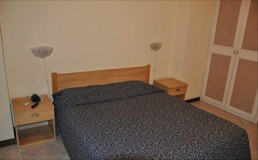 Bedroom 3, Albergo Parmigiano, Novara