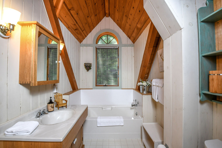 Bathroom 3, Piney Bear Cabin, Garrett