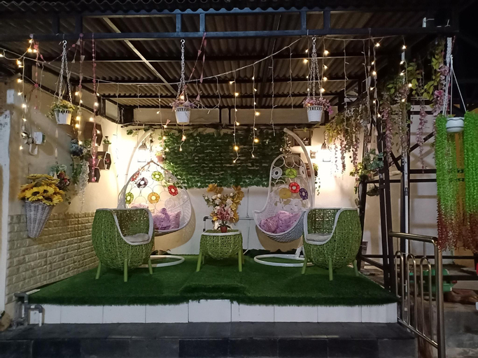 Others, AOE Hotel dan Karaoke, Semarang