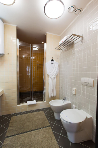 Bathroom 3, Olymp Plaza Hotel, Kemerovskiy rayon