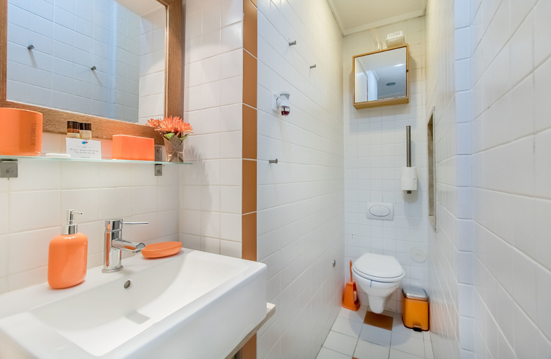 Bathroom 4, Correeiros Downtown - Historic Lisbon Apartment, Lisbon