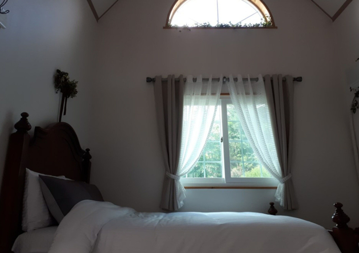 Bedroom 3, Ravine House, Gangneung