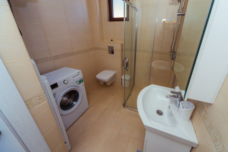 Bathroom 3, Belvedere Apartments