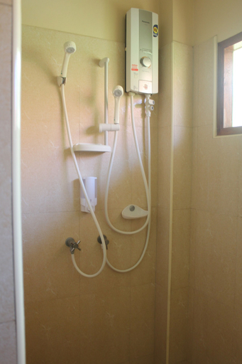 Bathroom 4, D.R. Lanta Bay Resort, Ko Lanta
