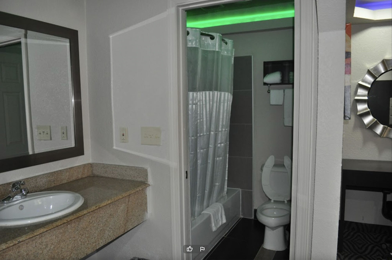 Bathroom 3, Downtown Suites Dallas, Dallas