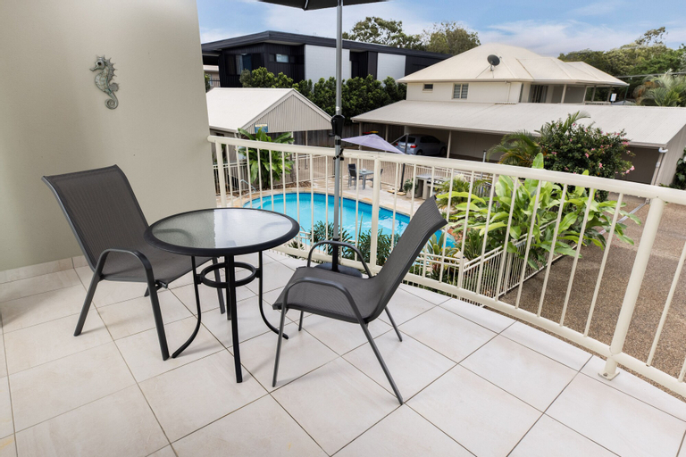 Exterior & Views 25