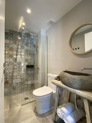 Bathroom 3, Marton Perissa, South Aegean