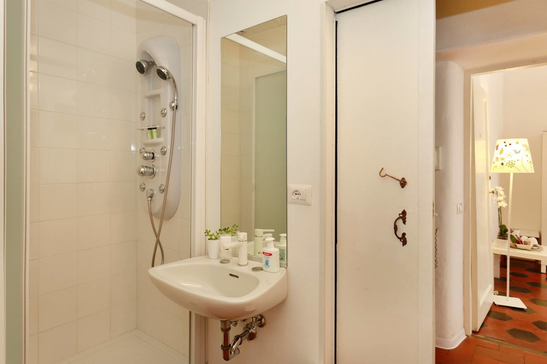 Bathroom 3, Lucretia House Affittacamere, Florence