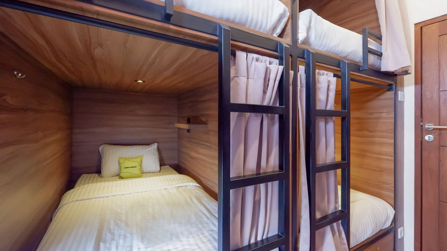 Bedroom 4, Fello Bnb Hostel Kuta - Adults Only, Badung
