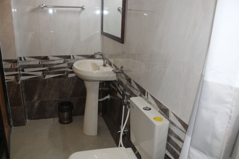Bathroom 5, Hotel Sea Sands, Mumbai Suburban
