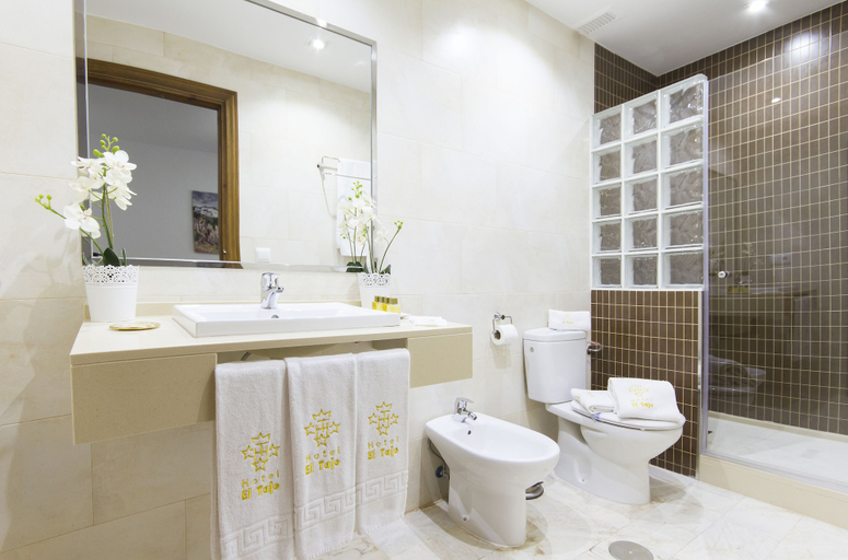 Bathroom 2, Apartamentos El Tajo, Málaga