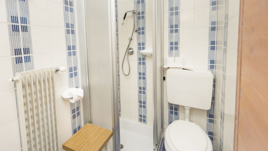Bathroom 5, Hotel Garni Edy, Trento
