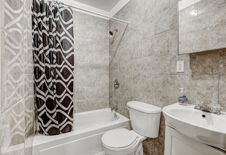 Bathroom 3, Destination Stays Griffintown Montreal, Montréal