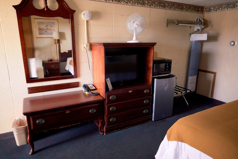 Bedroom 4, South Wind Inn, Seward