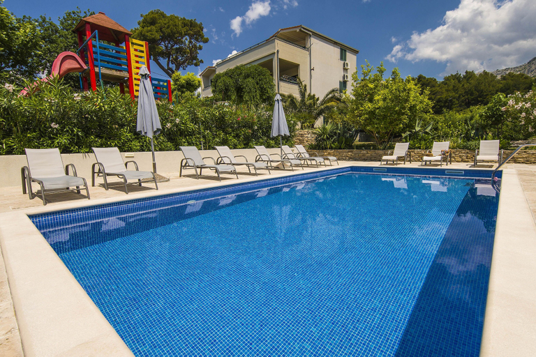 Sport & Beauty 4, Villa Dvori Viškovi, Podstrana