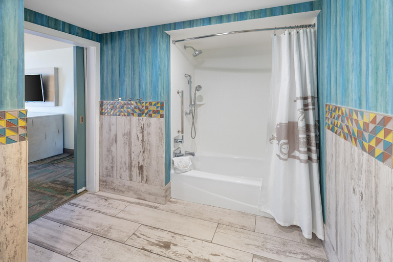 Bathroom 5, Margaritaville Island Inn, Sevier