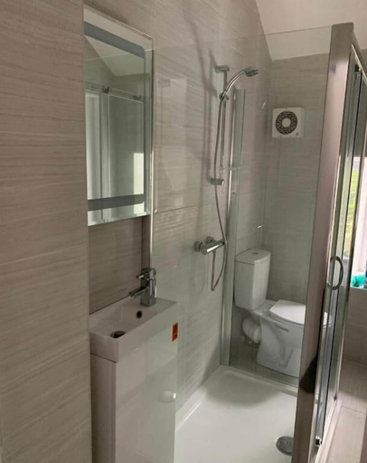 Bathroom 4, 6 Eyre Square Lane