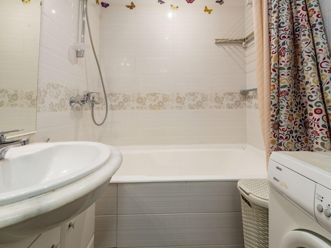 Bathroom 2, Apartment - Bakuleva 10, Western