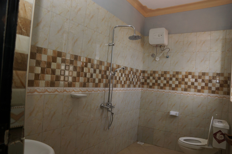 Bathroom 3, Oasis Top Hotel, Kampala
