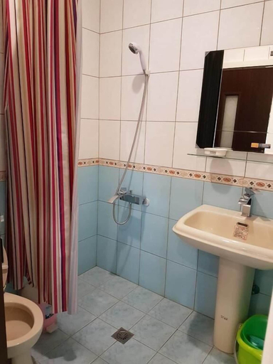 Bathroom 2, Guanshan Falcon, Taitung