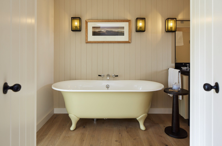 Bathroom 3, Grove of Narberth, Pembrokeshire