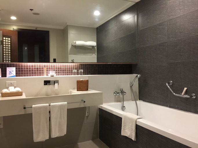 Bathroom 5, The Bellevue Resort, Panglao