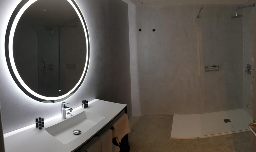 Bathroom 5, Hotel Rice Reyes Católicos, Burgos