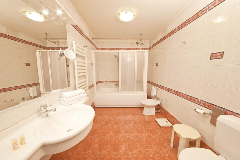 Bathroom 4, Hotel Excelsior, Gorizia