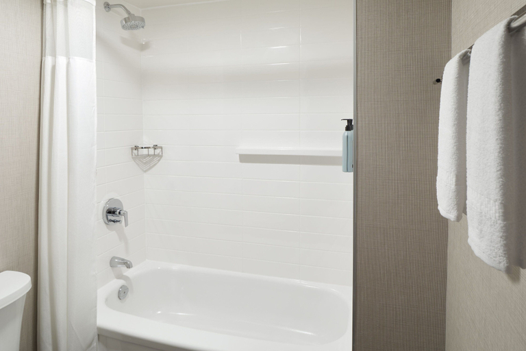 Bathroom 4, Residence Inn by Marriott Montreal Airport, Montréal