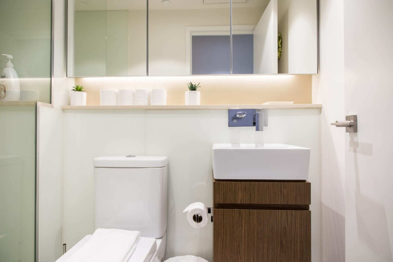 Bathroom 2, Eclectic 1 Bedroom South Yarra Hideaway, Melbourne