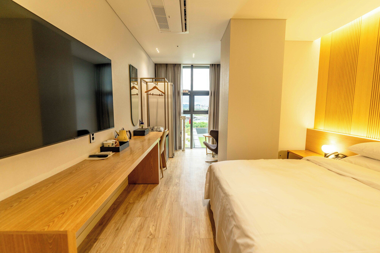 Bedroom 3, Lagobaum Hotel, Yeongi
