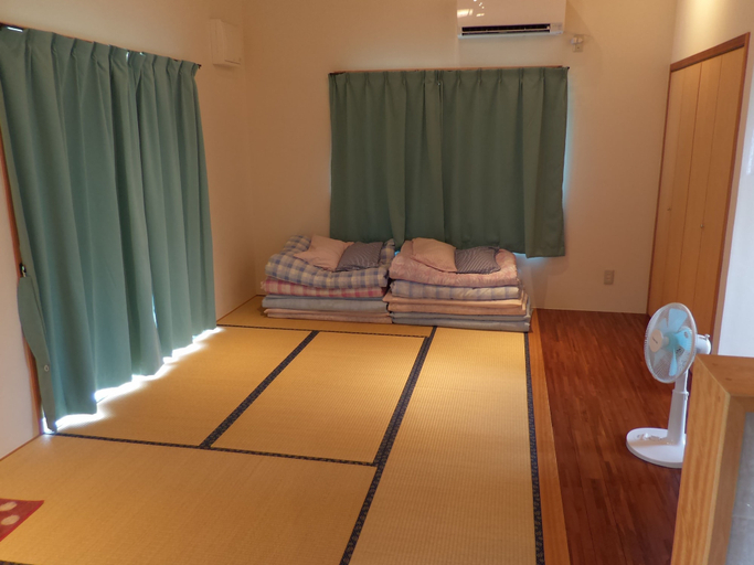 Bedroom, Kaeruya, Nakijin
