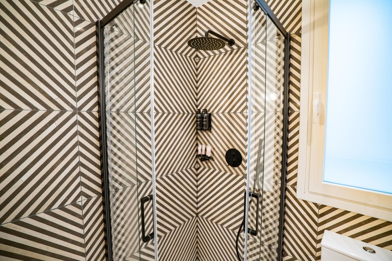 Bathroom 5, SmartRental Collection Gran Vía Capital, Madrid