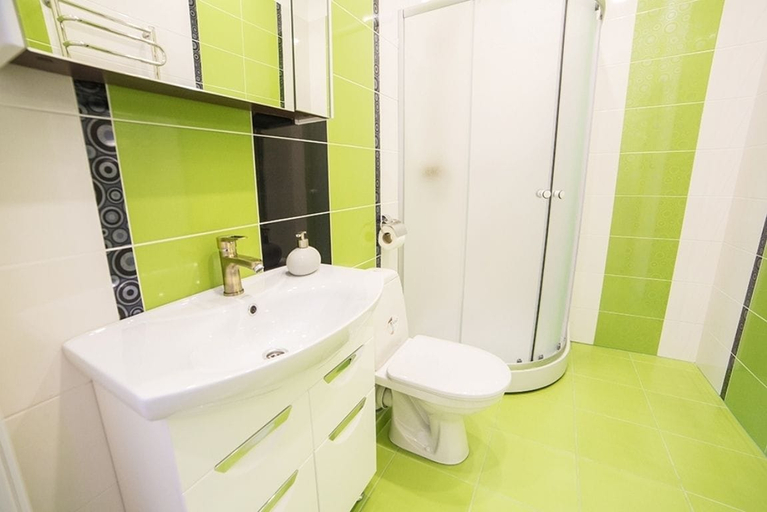 Bathroom 2, Apartment Mitskevicha 5b, L'vivs'ka