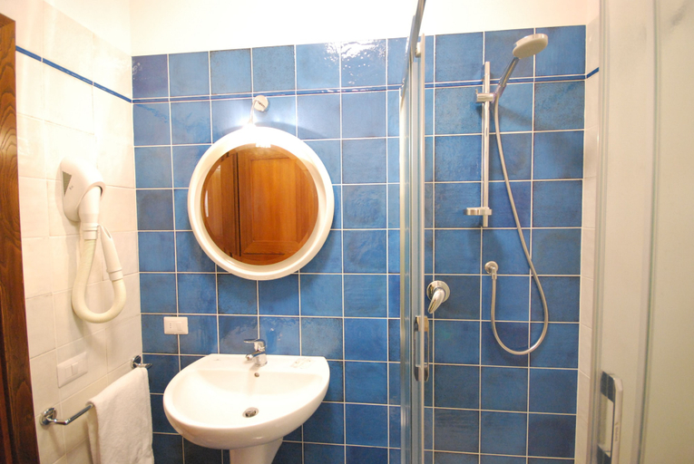 Bathroom 5, Hotel Moderno, Florence